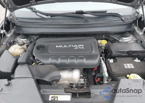 2017 Jeep Cherokee Latitude 4X4 z USA, uszkodzony, nr VIN 1C4PJMCB2HW606411